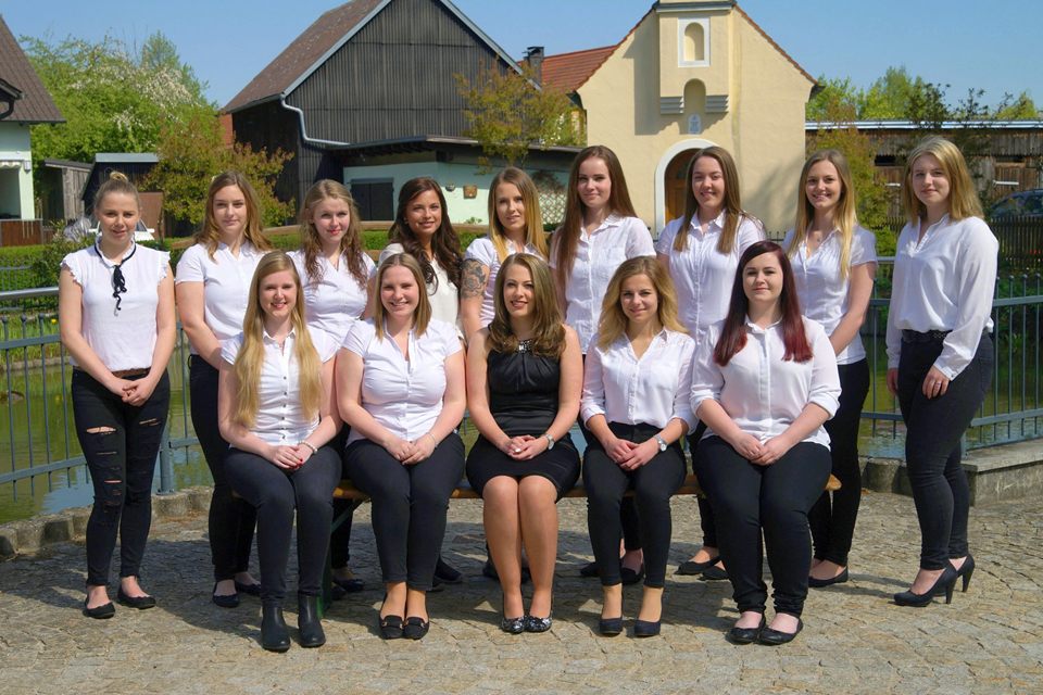 Festbraut und Festdamen des 60-jährigen Gründungsfestes 2017